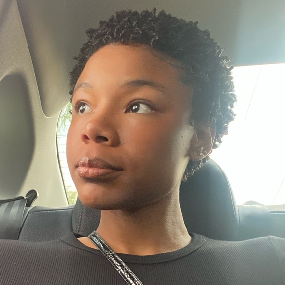 Meet your Posher, Ariel - Picture 1 of 1